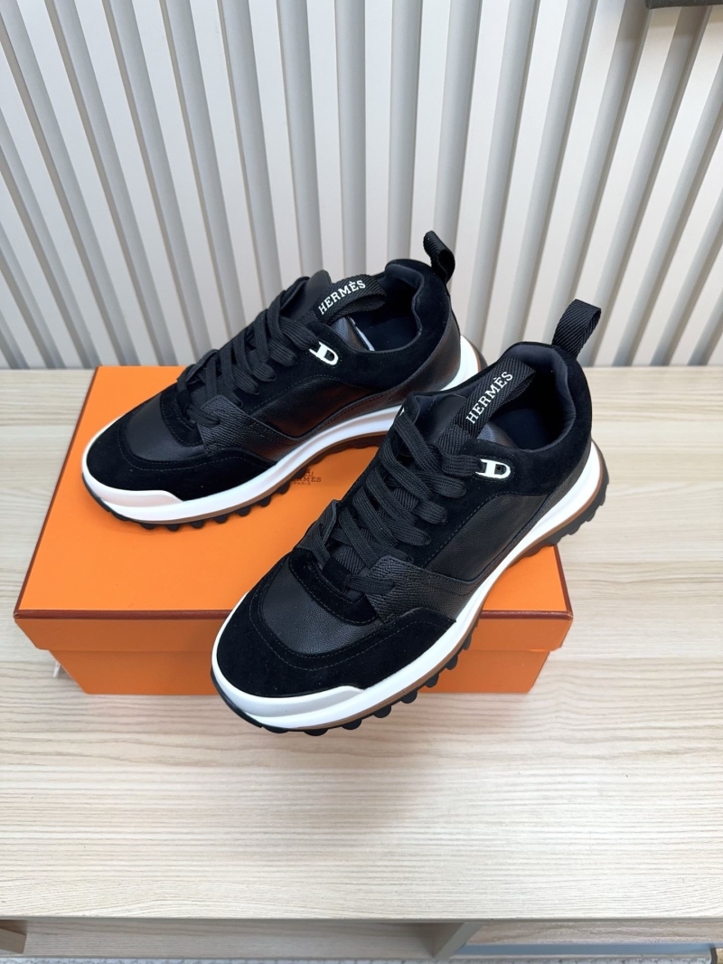 H**me5 sneaker